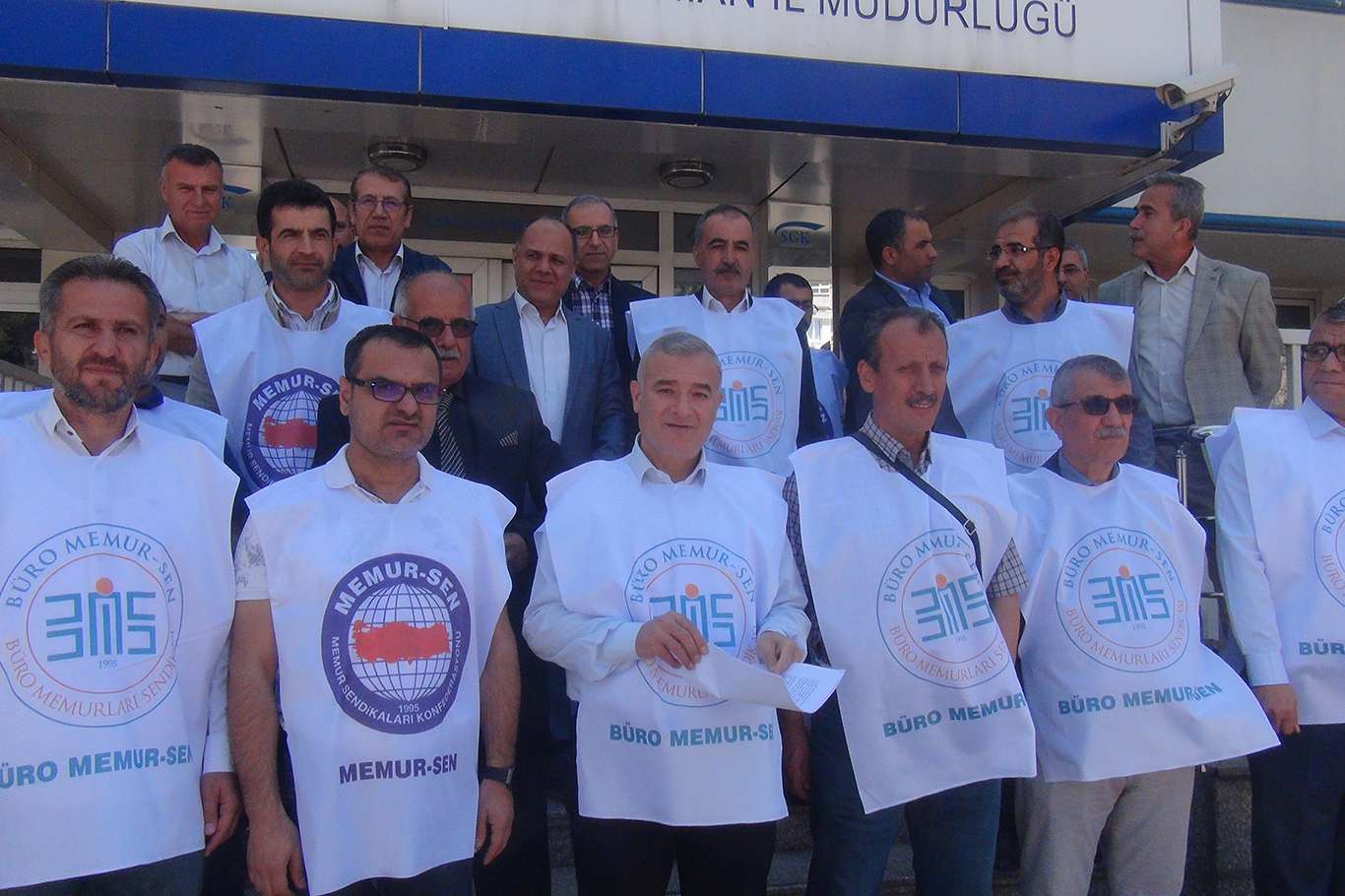 Adıyaman Büro Memur-Sen: Büyük fedakârlıklarla çalışan personel emeğinin karşılığını alamamaktadır Adıyaman Büro Memur-Sen: Büyük fedakârlıklarla çalışan personel emeğinin karşılığını alamamaktadır